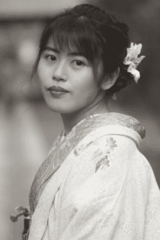 足立美緒